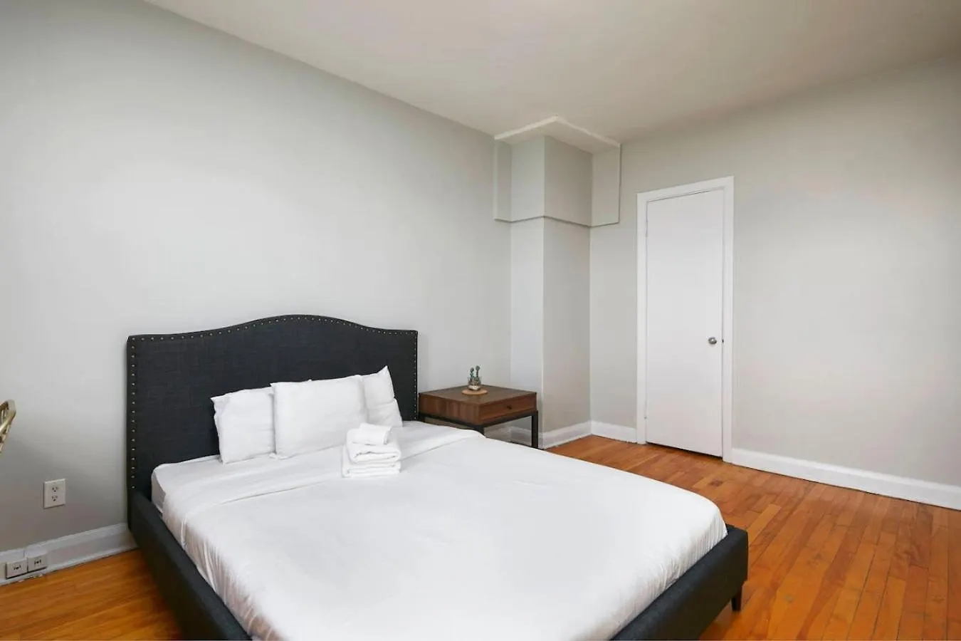Beautiful 2Br On Walkley Apartment Montreal 0*,  Canada