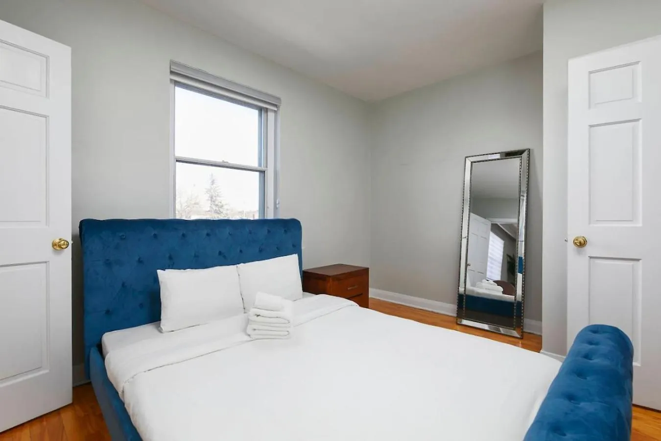 Beautiful 2Br On Walkley Apartment Montreal