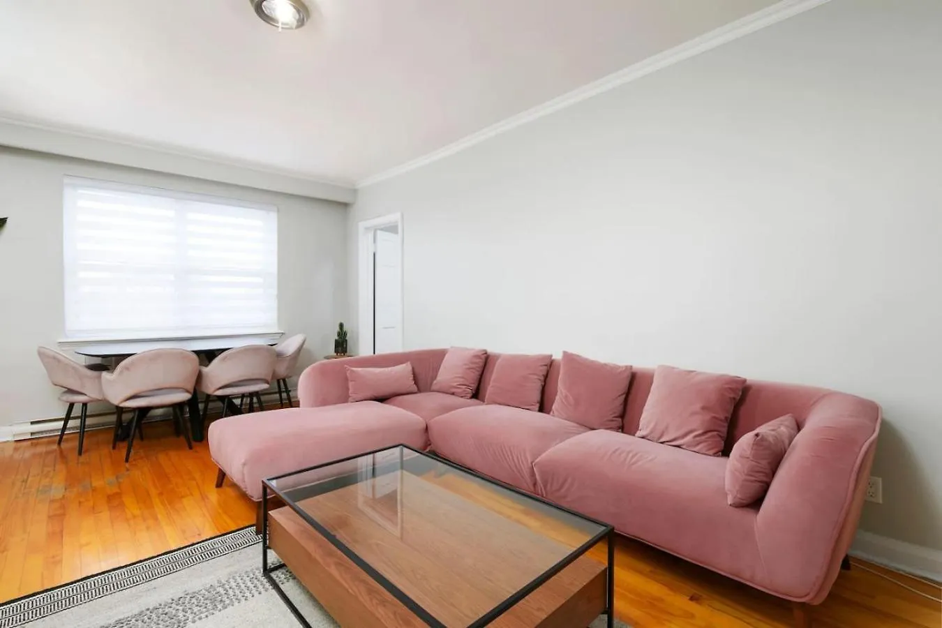 Beautiful 2Br On Walkley Apartment Montreal