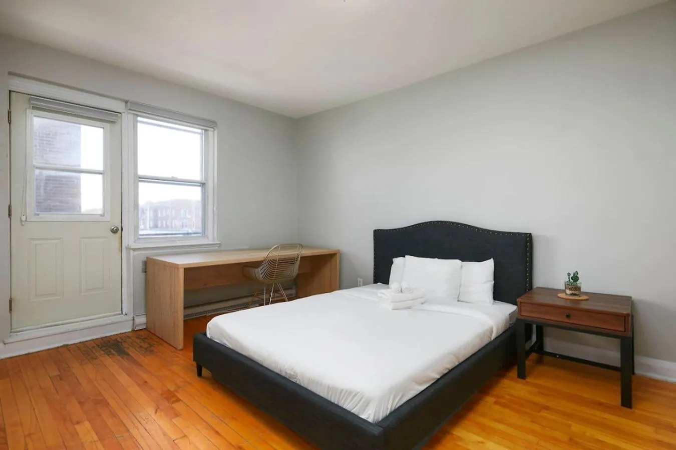 Beautiful 2Br On Walkley Apartment Montreal